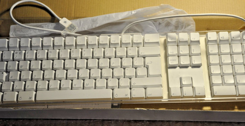 Apple white wired keyboard - apple,
