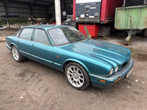 Breaking jaguar xjr - jaguar,