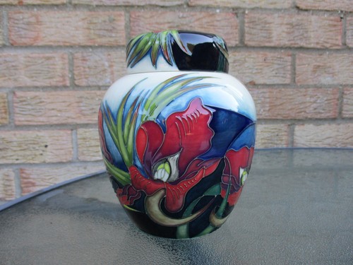 Moorcroft satin flowers - ,
