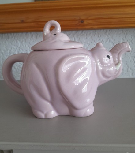 Vintage kitsch pink elephant - vintage,