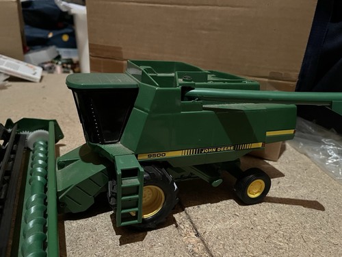 John deere combine harvester - deere,
