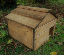 Hedgehog Box House Shelter Hibernation Habitat Nest Hay Bedding Fully Assembled