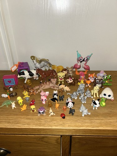 Random small toy figures - random,