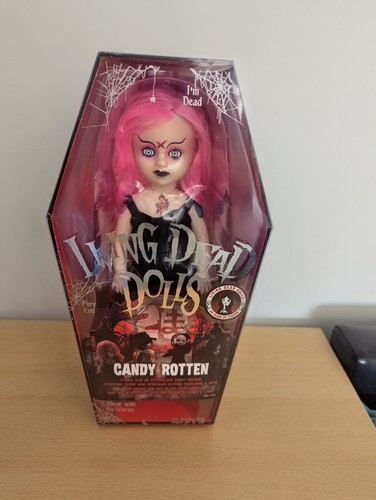 Living dead dolls - living,