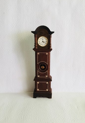 Dolls house scale - dolls,