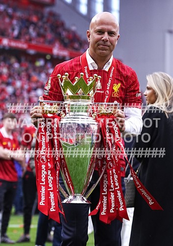 Arne slot trophy photo - arne,