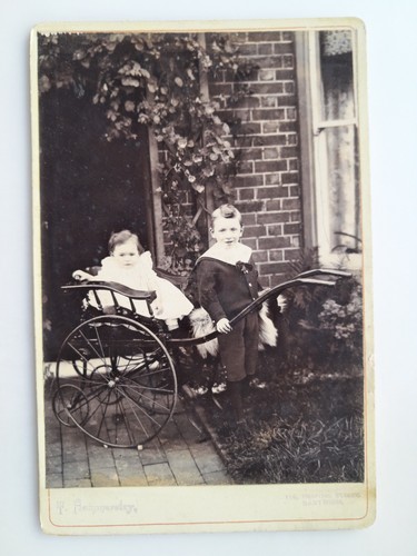 Cabinet card young children - card:,