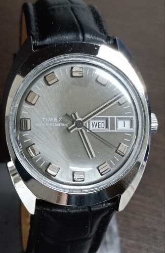 Timex day date manual winding - timex,