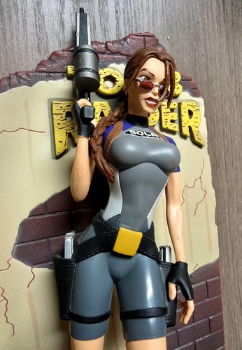 Tomb raider lara croft wet - tomb,