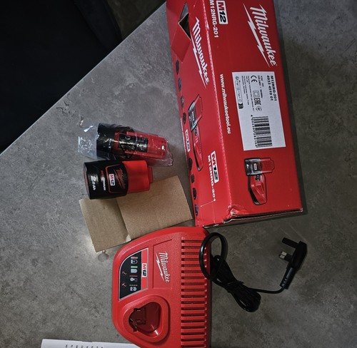 Milwaukee m12 battery charger - milwaukee,