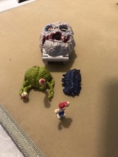 Mighty Max Neutralises Zomboid