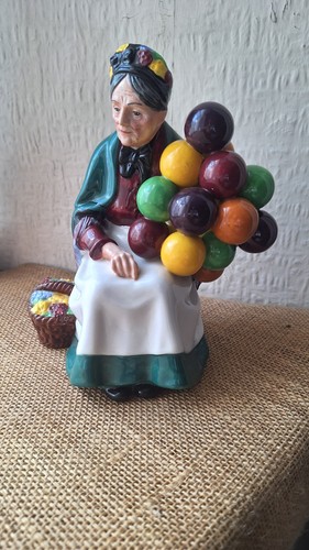 Royal doulton figurine the old - royal,