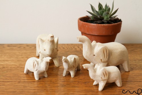New hand carved - new, wooden
