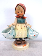 Goebel Hummel Figurine Mothers Darling Hum #175