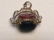 VINTAGE 9CT YELLOW GOLD 3 STONE SPINNING FOB, INC BLOODSTONE CARNELLIAN & ONYX