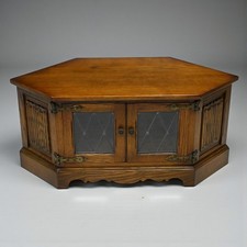 Old Charm TV Stand Corner