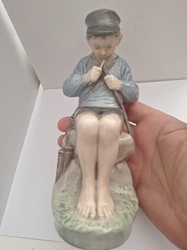 Royal copenhagen figure - royal, a
