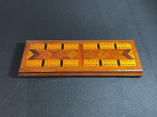Antique wooden cribbage board - wooden,