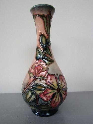Moorcroft vase sweet briar - sweet,