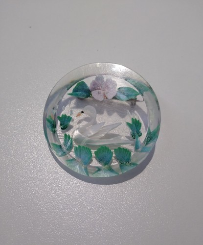Retro swan brooch round resin - brooch,