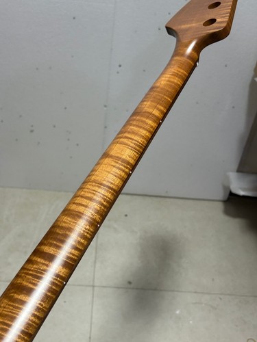 Aaa fretless roasted flame - fretless,