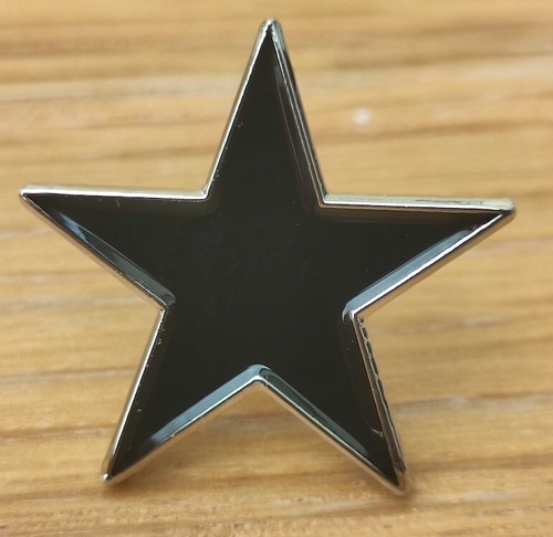 Black star pin - pin, button