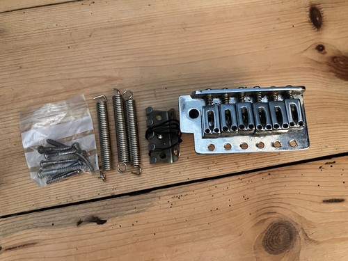 Squier bullet strat fender - by,