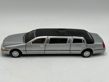KINSMART 1999 LINCOLN TOWN CAR STRETCH LIMOUSINE - SILVER GREY - 6.75” LONG