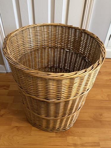 Large vtg round wicker - large, rattan