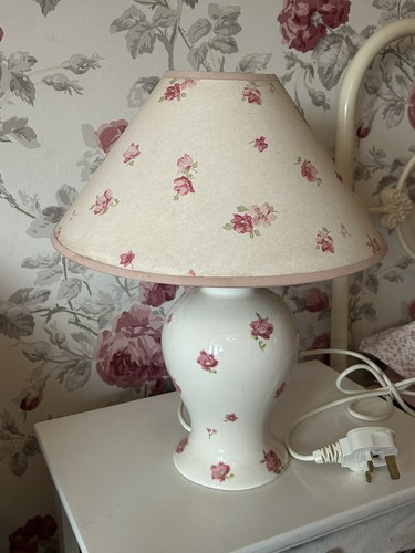 Vintage laura ashley - laura,