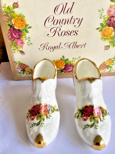 Old country roses royal albert - roses,