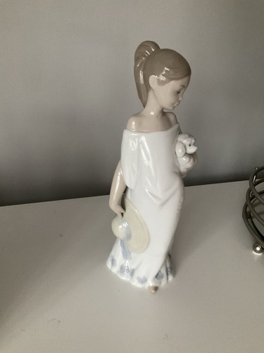 Nao lladro girl - by, puppy