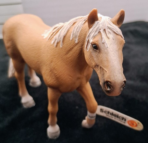 Retired schleich 2006 golden - retired,