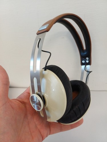 Sennheiser momentum over - over, ear