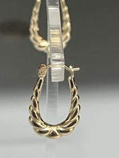 9CT GOLD PATTERNED OVAL CREOLE