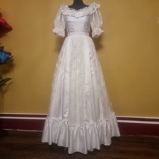 Vintage 1980s Lace Milkmaod Princess Ballgown Wedding Dress Fits 8 C1