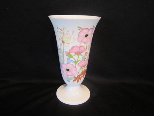 Wedgwood meadow sweet - sweet, vase