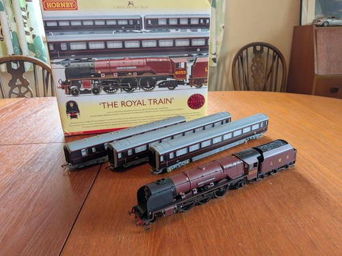 Hornby r2370 the royal - royal, train'