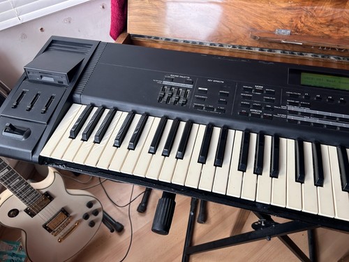 Roland synthesizer used - roland, xp-80