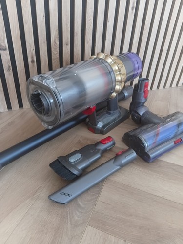 Dyson v11 cordless vacuum - v11, –