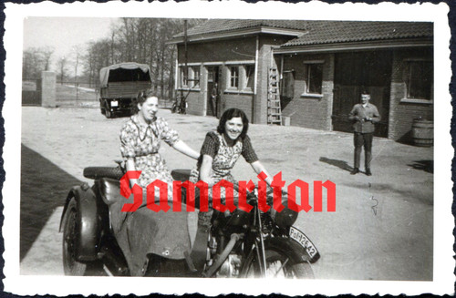 I12 ww2 original photo of - i12/30,