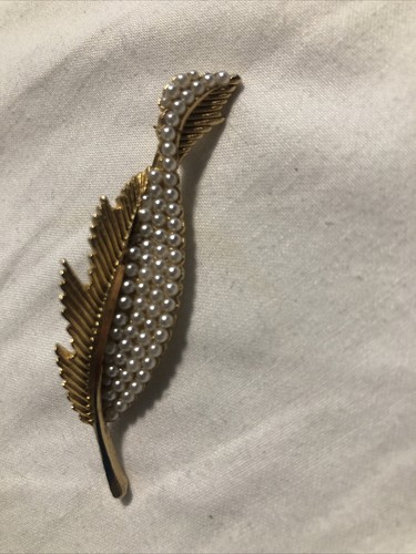 Vintage brooch gold tone seed - gold,