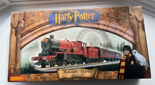 Hornby Hogwarts Express Train