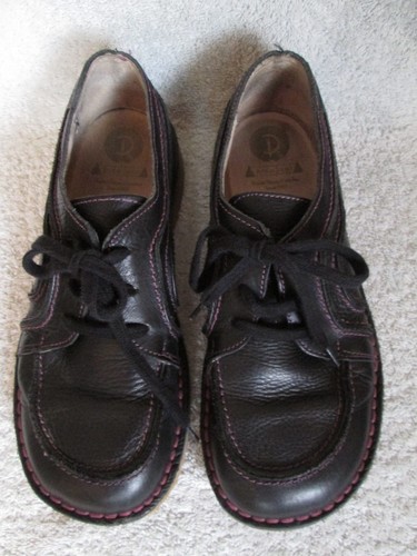 Women red dead black - or,