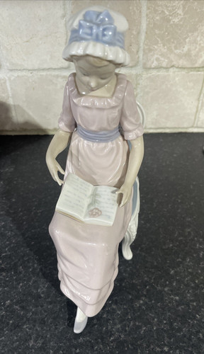 Lladro lady figurine sitting - lladro,