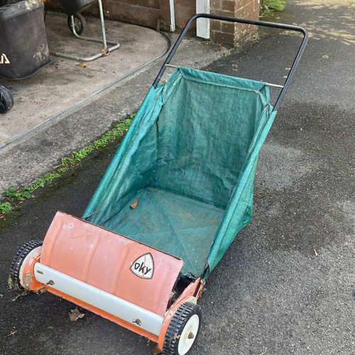 Manual push leaf sweeper - push,