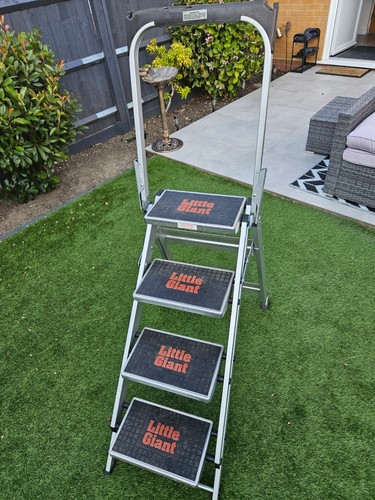 Premium trade folding step - ,