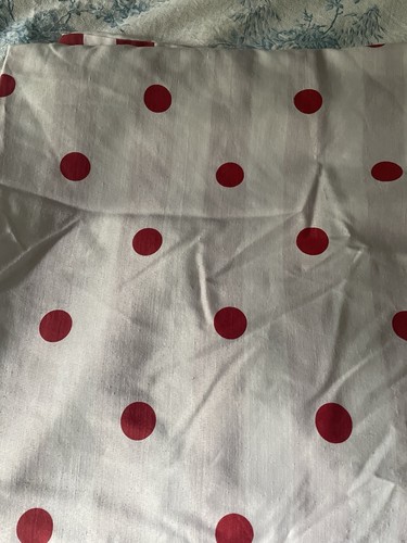 Red spot and - spot, single
