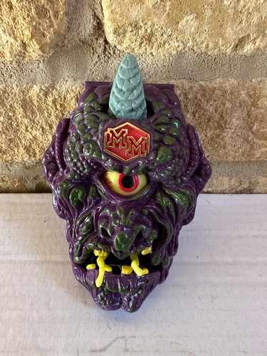 Mighty max outwits cyclops - max,