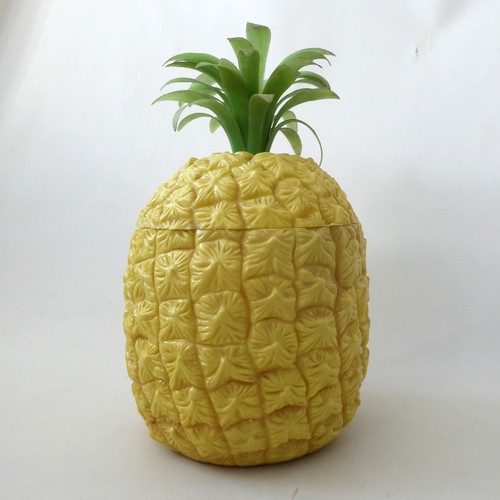 Big plastic pineapple - , ice